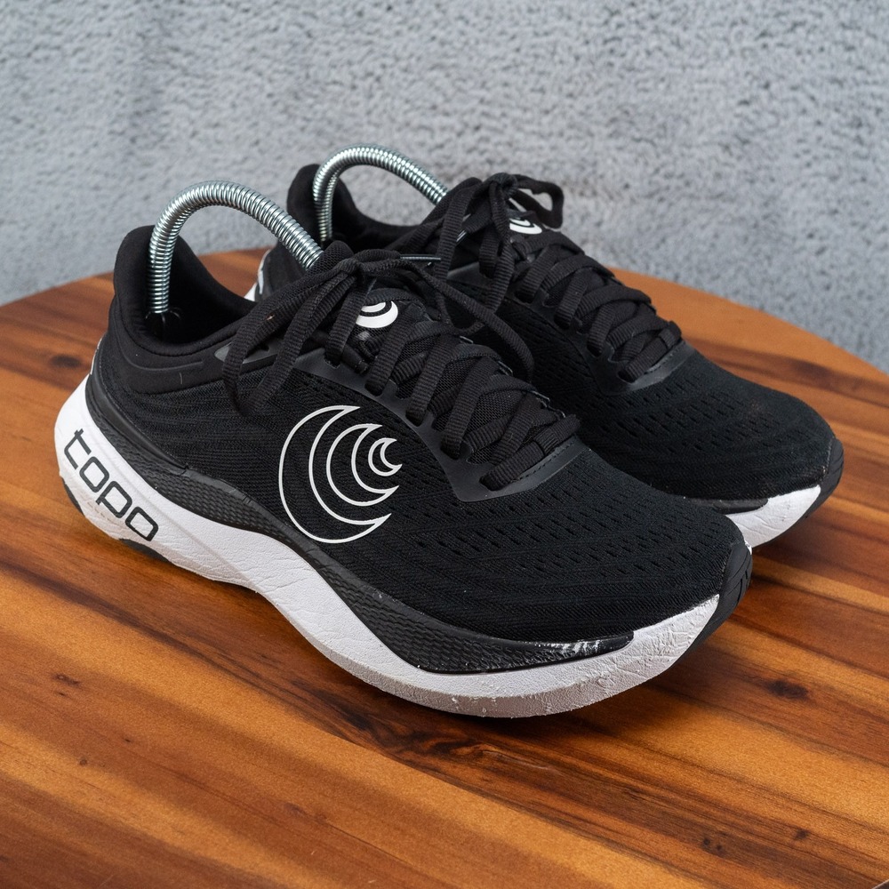 Topo Aura Black/White Womens Running Shoe Size 8 *No Insoles*